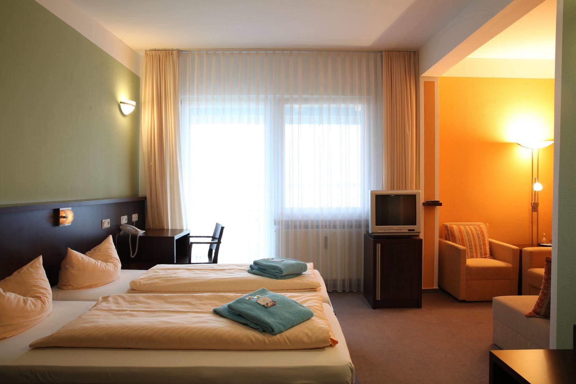 Strandhotel Senftenberger See Bagian luar foto