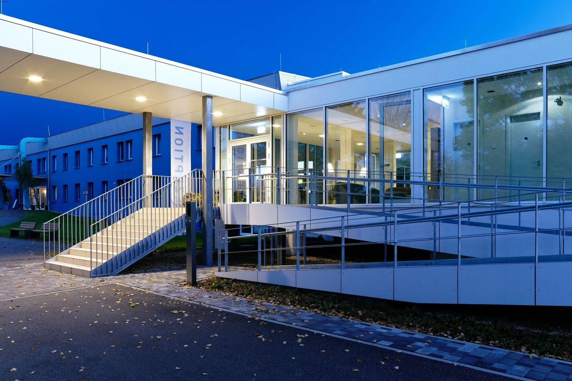 Strandhotel Senftenberger See Bagian luar foto