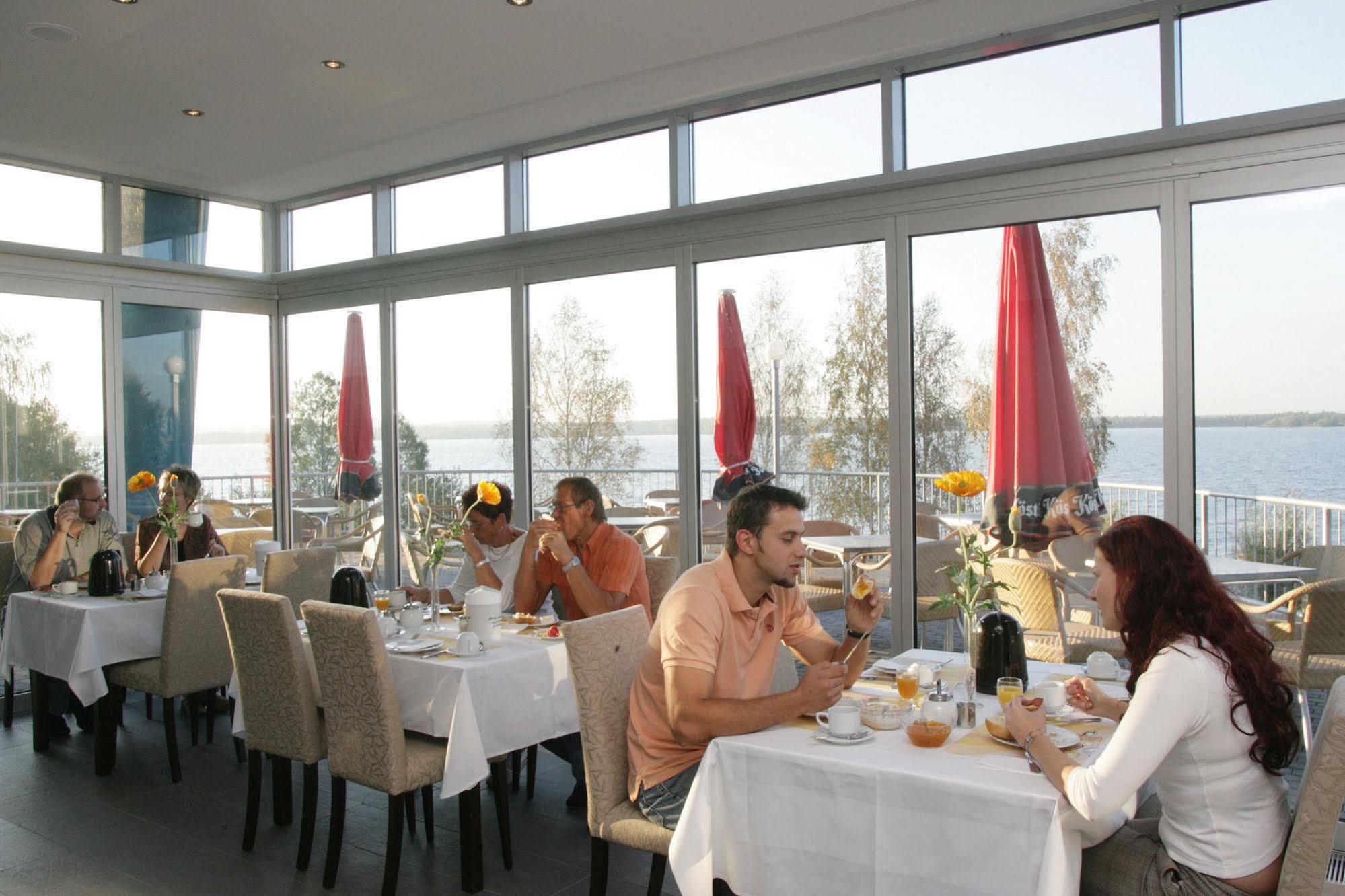 Strandhotel Senftenberger See Bagian luar foto