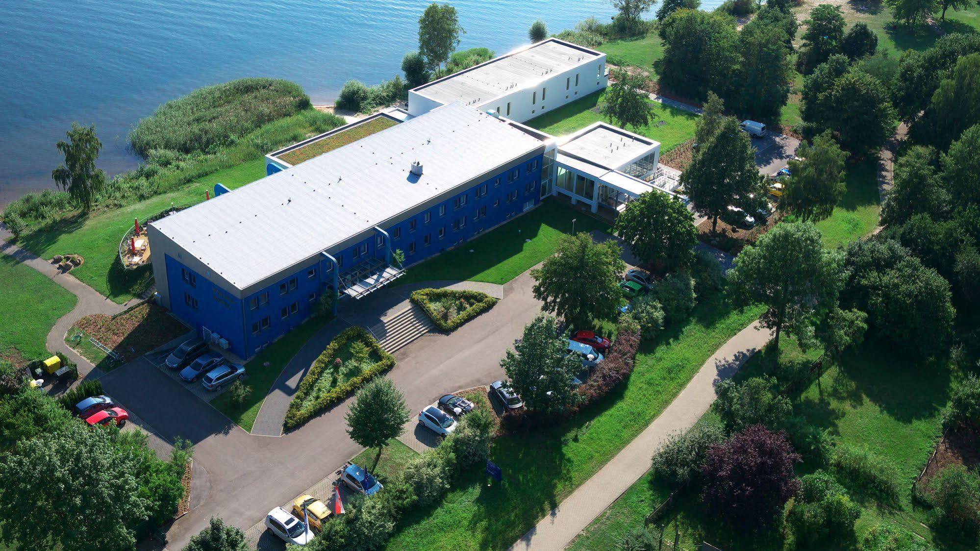 Strandhotel Senftenberger See Bagian luar foto